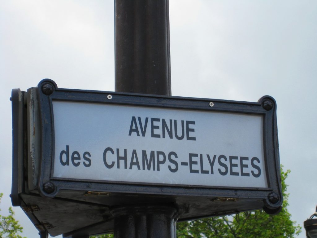 Paris Frankreich Städtetrip Städtereise Urlaub benbino Reisebericht Eifelturm Arc de Triumph La Défense Hotel Disneyland Kleinkind Schloss Versaille