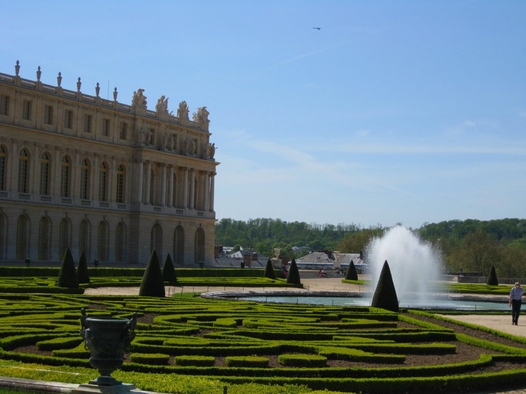 Paris Frankreich Städtetrip Städtereise Urlaub benbino Reisebericht Eifelturm Arc de Triumph La Défense Hotel Disneyland Kleinkind Schloss Versaille