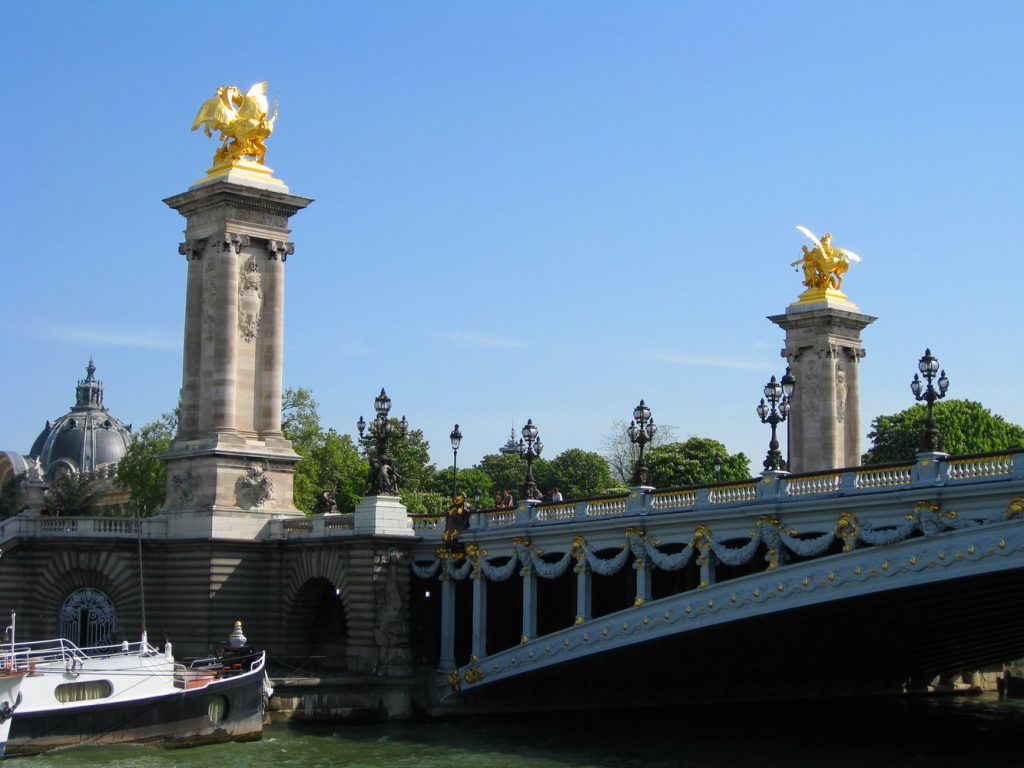 Paris Frankreich Städtetrip Städtereise Urlaub benbino Reisebericht Eifelturm Arc de Triumph La Défense Hotel Disneyland Kleinkind Schloss Versaille