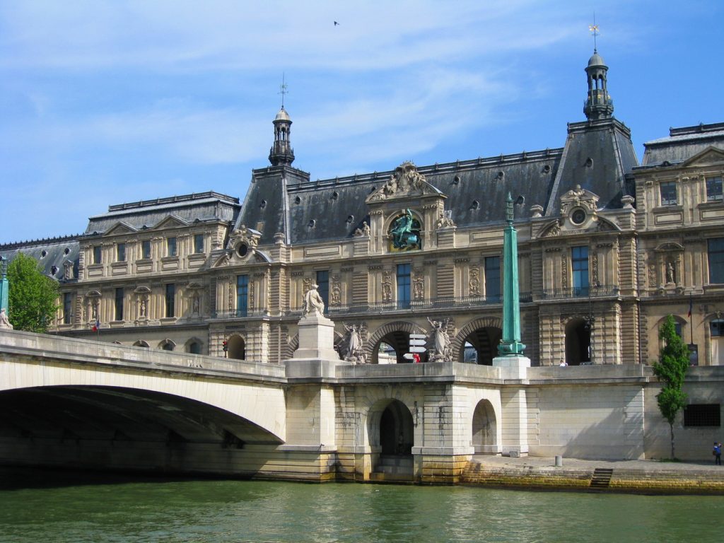 Paris Frankreich Städtetrip Städtereise Urlaub benbino Reisebericht Eifelturm Arc de Triumph La Défense Hotel Disneyland Kleinkind Schloss Versaille louvre notre dame