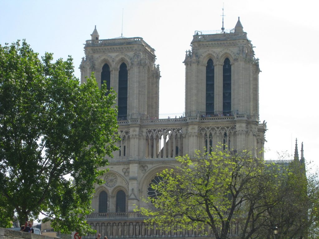 Paris Frankreich Städtetrip Städtereise Urlaub benbino Reisebericht Eifelturm Arc de Triumph La Défense Hotel Disneyland Kleinkind Schloss Versaille louvre notre dame