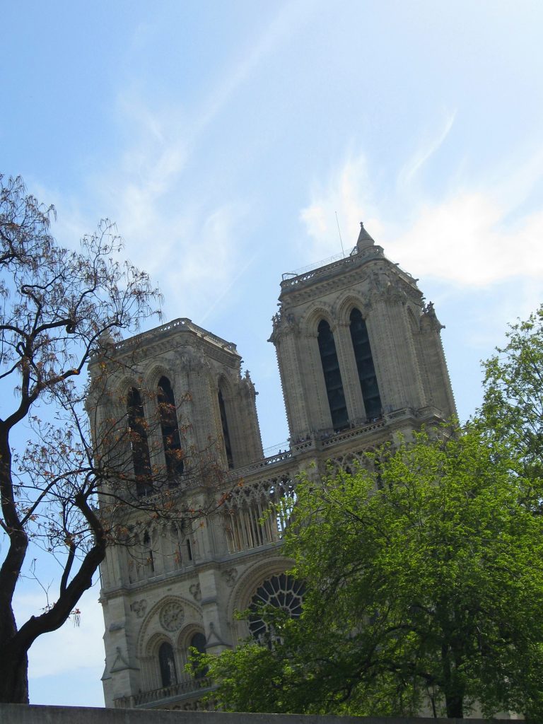 Paris Frankreich Städtetrip Städtereise Urlaub benbino Reisebericht Eifelturm Arc de Triumph La Défense Hotel Disneyland Kleinkind Schloss Versaille louvre notre dame
