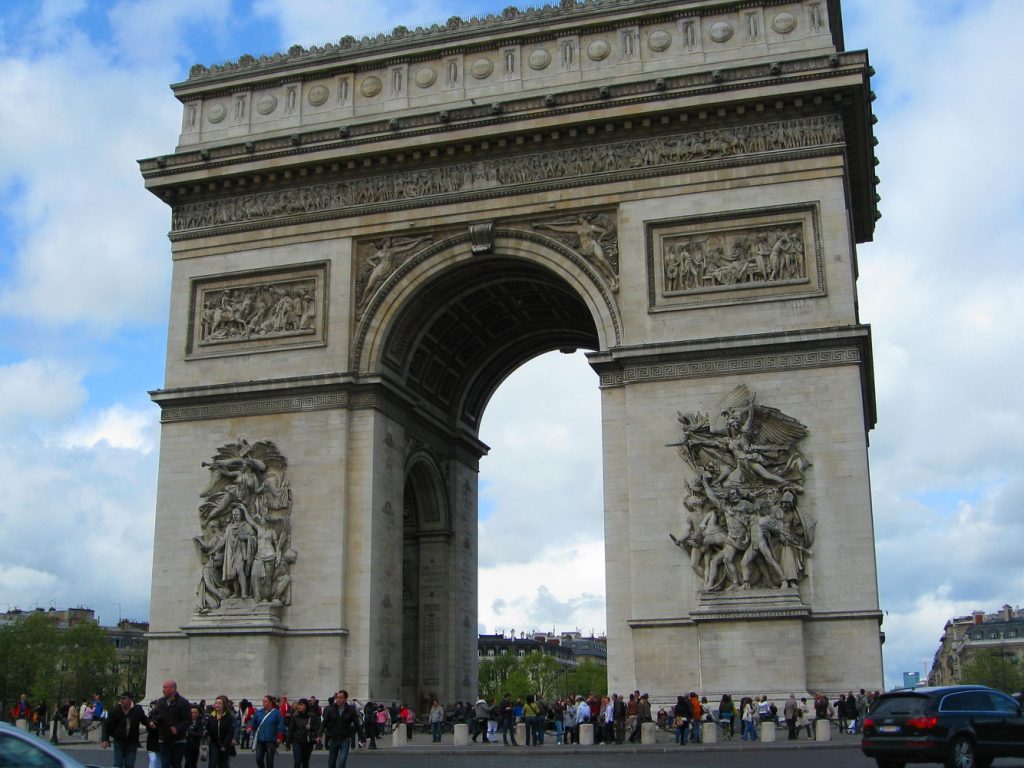 Paris Frankreich Städtetrip Städtereise Urlaub benbino Reisebericht Eifelturm Arc de Triumph La Défense Hotel Disneyland Kleinkind Schloss Versaille louvre notre dame