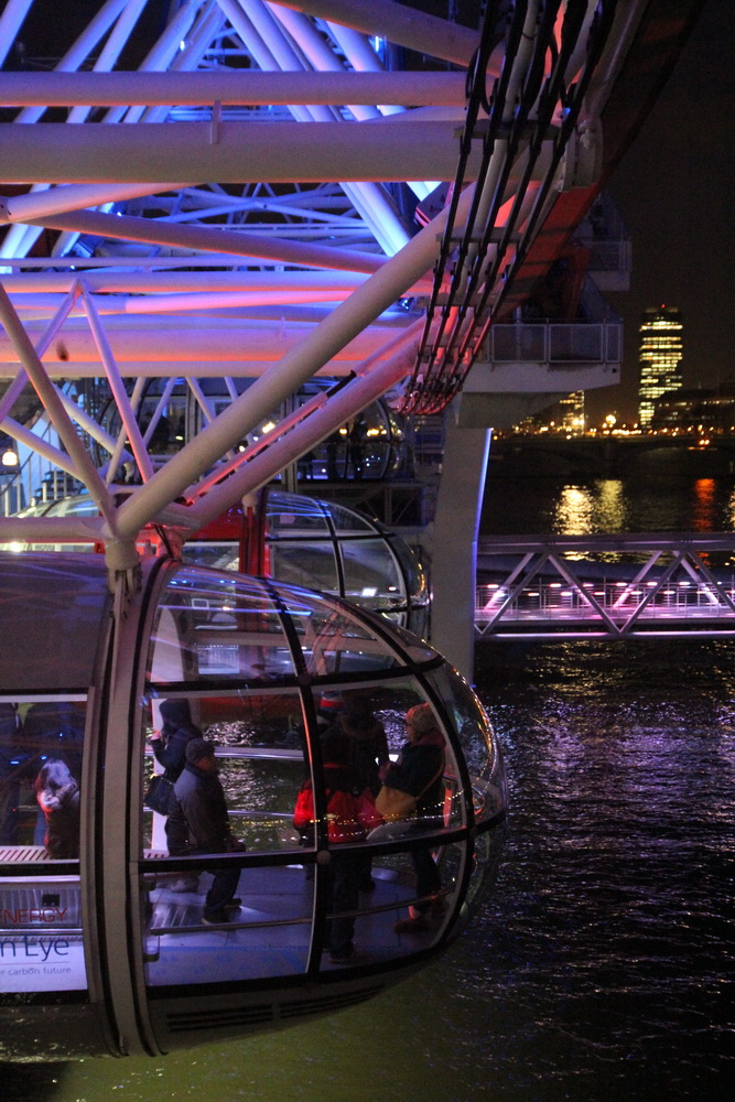 London Städtereise Städtetour Sightseeing Big Ben Houses of Parliament Westminster Abbey St. George Urlaub benbino Reisebericht London Eye bei Nacht