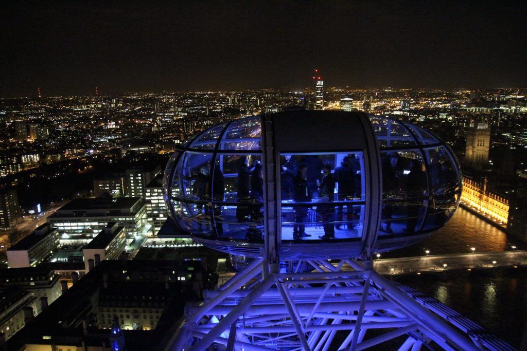London Städtereise Städtetour Sightseeing Big Ben Houses of Parliament Westminster Abbey St. George Urlaub benbino Reisebericht London Eye bei Nacht