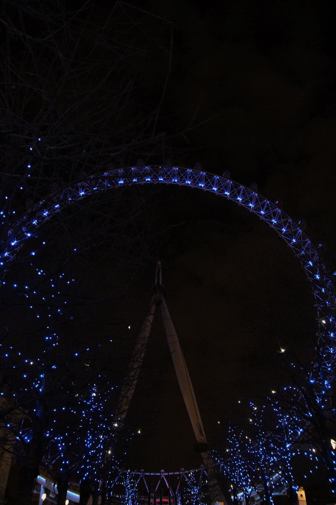 London Städtereise Städtetour Sightseeing Big Ben Houses of Parliament Westminster Abbey St. George Urlaub benbino Reisebericht London Eye bei Nacht