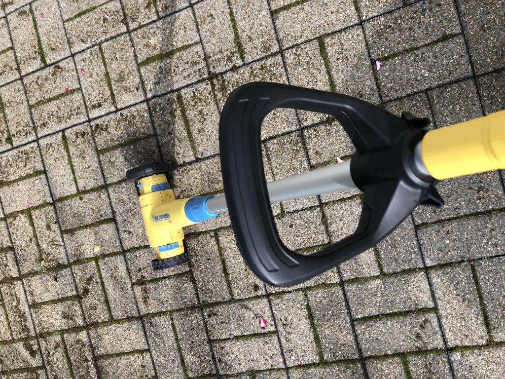 Gloria, Multibrush, Akku, Fugenreiniger, Vertikutierer, Fugen reinigen, Pflasterfugen, Terrassenfugen, Plattenfugen, Garten, Unkrautentfernung, Unkraut entfernen, benbino