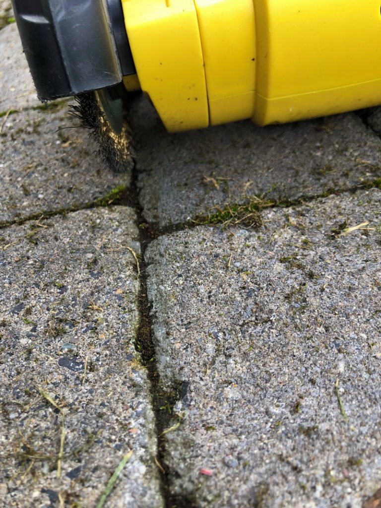 Gloria, Multibrush, Akku, Fugenreiniger, Vertikutierer, Fugen reinigen, Pflasterfugen, Terrassenfugen, Plattenfugen, Garten, Unkrautentfernung, Unkraut entfernen, benbino