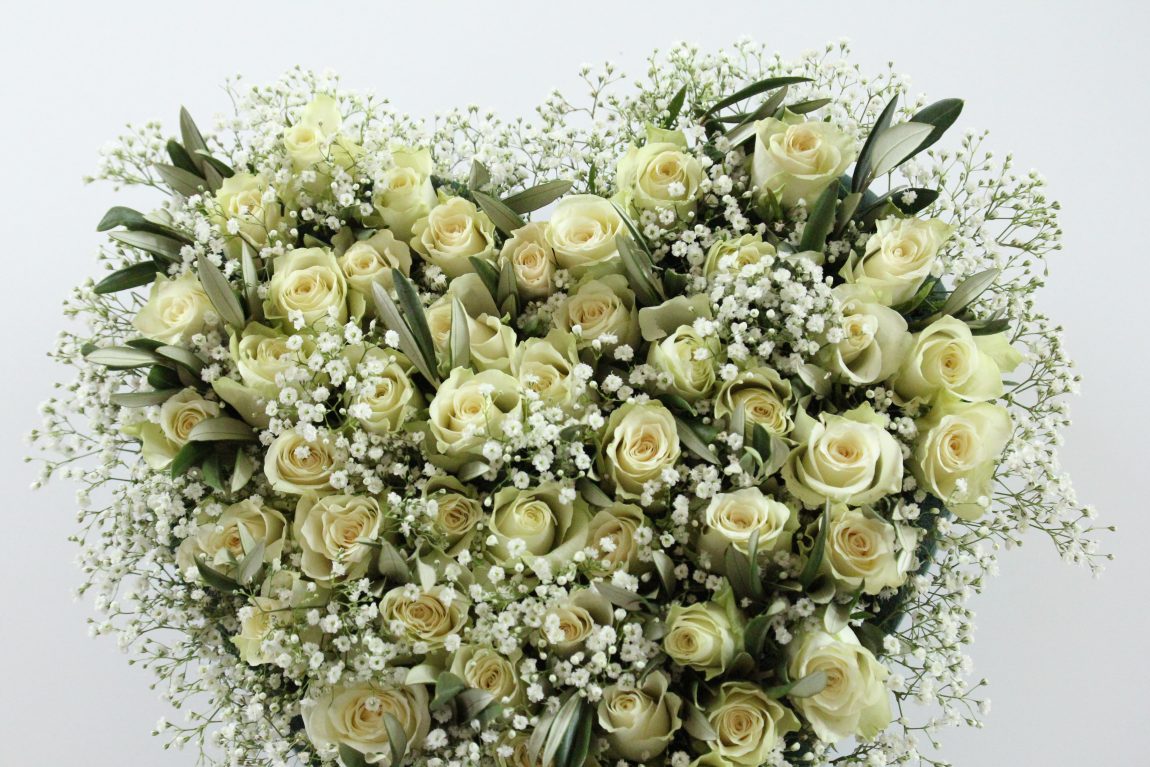 benbino, Grabschmuck, Grabherz, Grabschmuck selbermachen, DIY, Herz aus Rosen, Rosenherz, kostenlose Anleitung