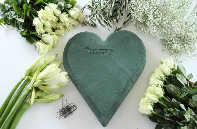 benbino, Grabschmuck, Grabherz, Grabschmuck selbermachen, DIY, Herz aus Rosen, Rosenherz, kostenlose Anleitung