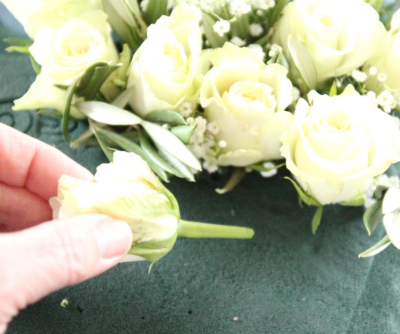 benbino, Grabschmuck, Grabherz, Grabschmuck selbermachen, DIY, Herz aus Rosen, Rosenherz, kostenlose Anleitung