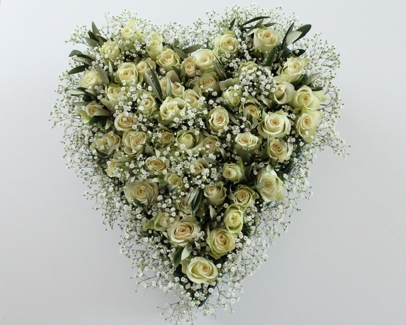 benbino, Grabschmuck, Grabherz, Grabschmuck selbermachen, DIY, Herz aus Rosen, Rosenherz, kostenlose Anleitung