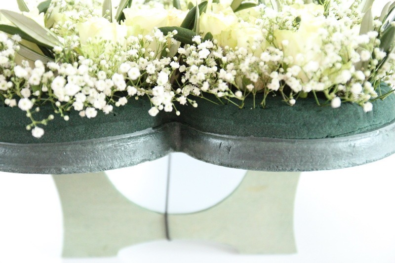 benbino, Grabschmuck, Grabherz, Grabschmuck selbermachen, DIY, Herz aus Rosen, Rosenherz, kostenlose Anleitung