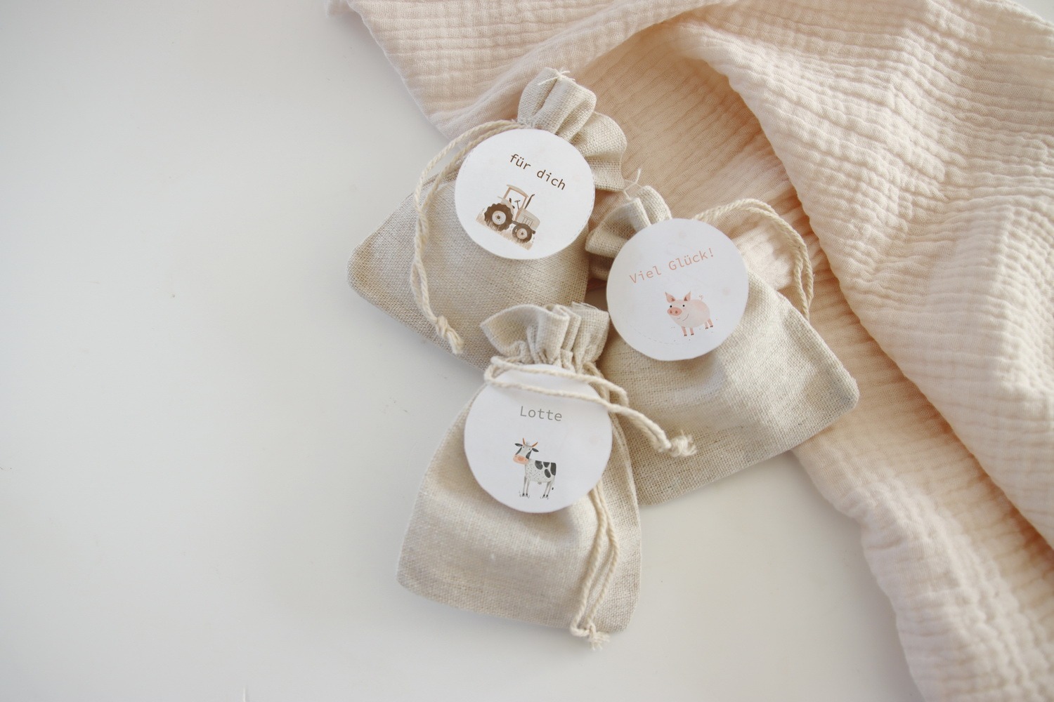 Kindergeburtstag, Mottogeburtstag, Motto, Geburtstag, Farm, Bauernhof, Tiere, Tags, Danke, Geschenkanhänger, Gastgeschenk, download, ausdrucken, drucken, personalisieren, Name, Vorname, benbino