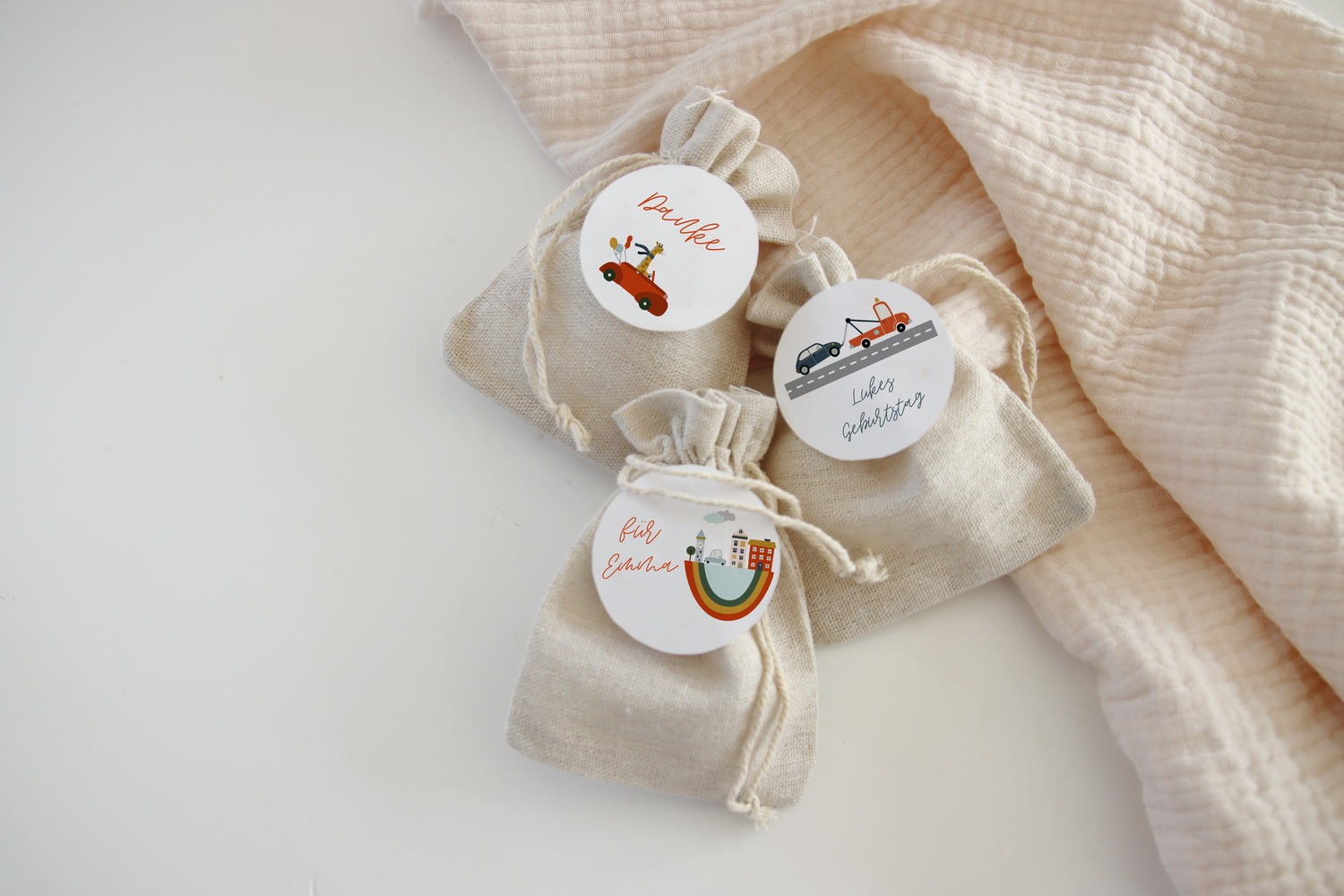 Fahrzeuge, Autos, Kindergeburtstag, Mottogeburtstag, Taufe, Geburt, Geburtstag, Feier, Kommunion, Tags, Danke, Geschenkanhänger, Tischdeko, benbino,