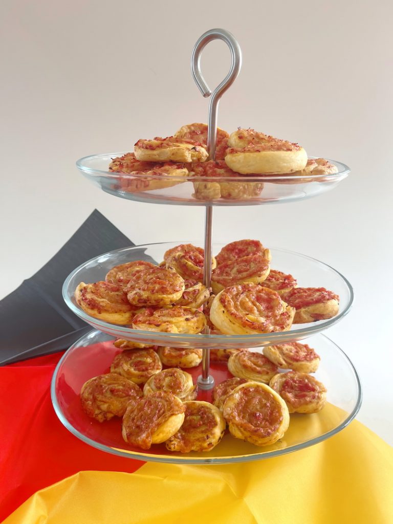 Pizzaschnecken, Fingerfood, Blätterteig, Rezept, schnelles Rezept, Fast Food, Fussball EM, benbino