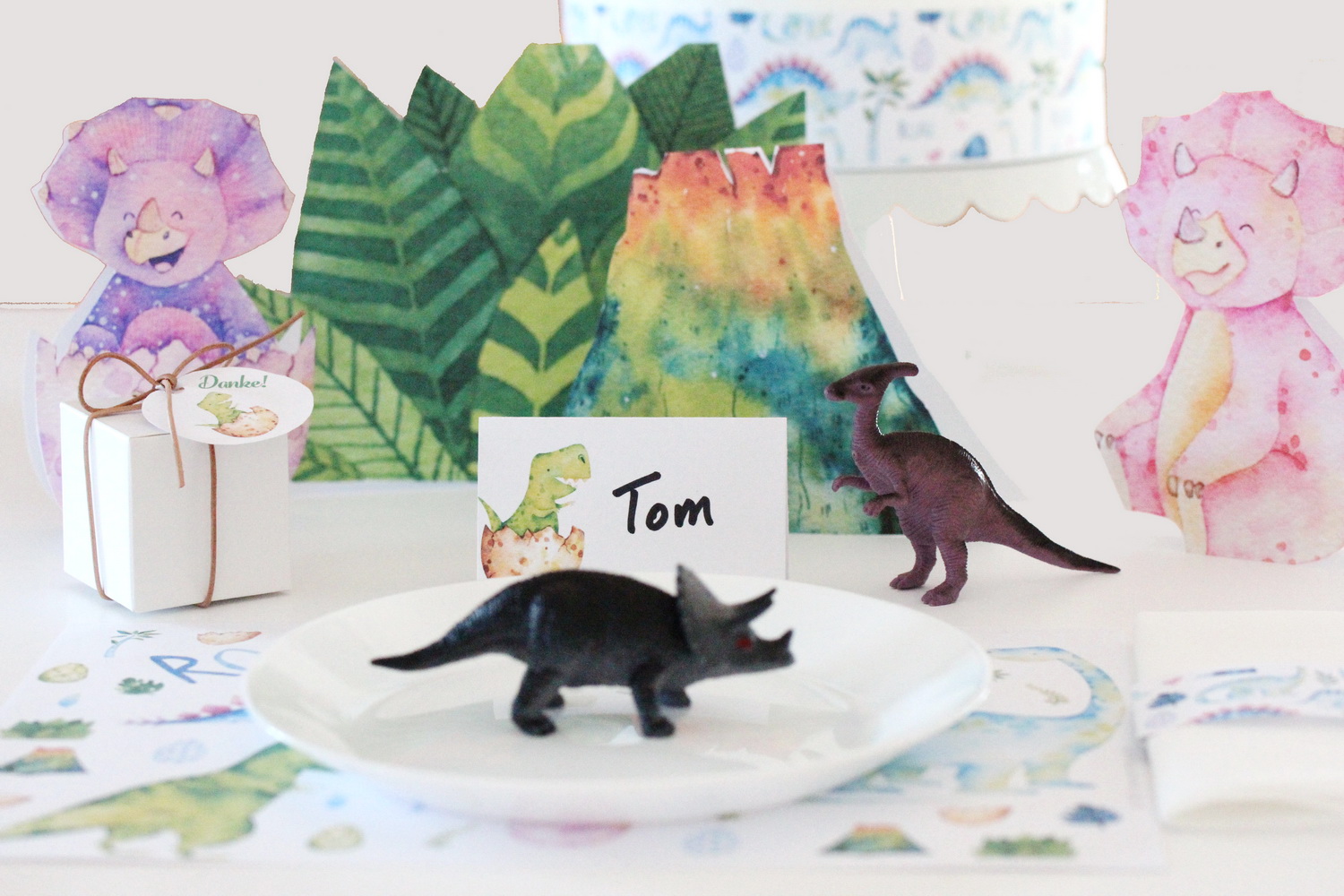 Kindergeburtstag, Mottogeburtstag, Motto, Geburtstag, benbino, Dinosaurier, Dinos, Centerpieces, Tischdeko, Aufsteller