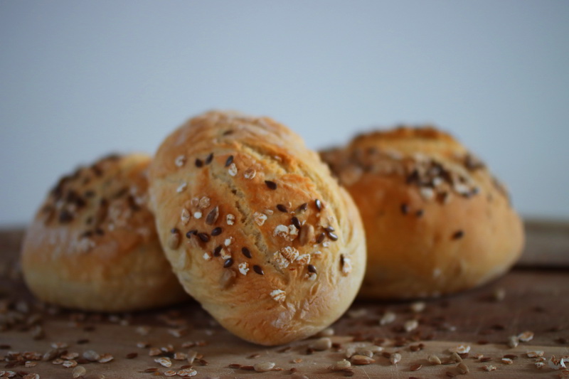Brötchen, Sonntagsbrötchen, Körnerbrötchen, selbstgebackene Brötchen, Frühstücksbrötchen, backen, benbino, Rezept, kostenloses Rezept