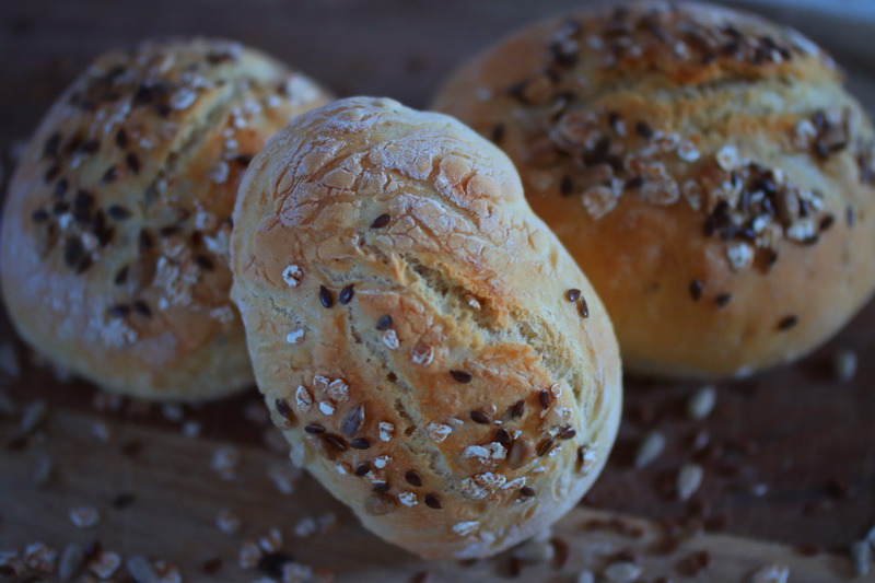 Brötchen, Sonntagsbrötchen, Körnerbrötchen, selbstgebackene Brötchen, Frühstücksbrötchen, backen, benbino, Rezept, kostenloses Rezept