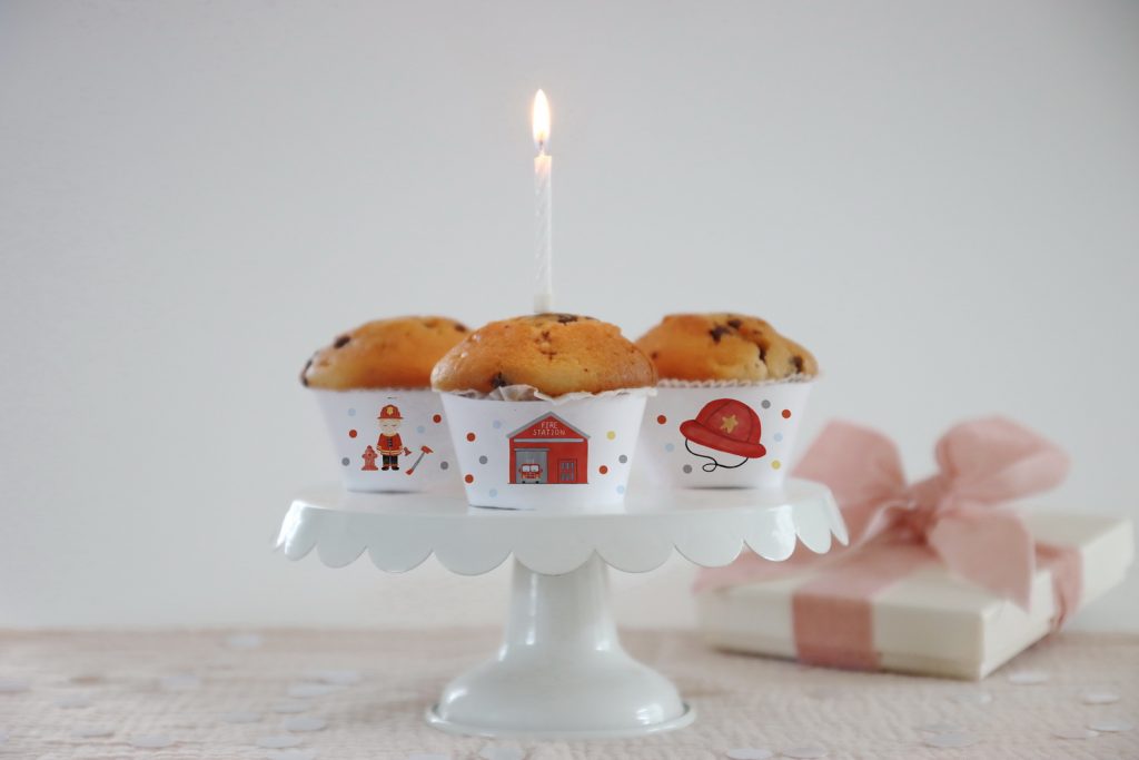 BENBINO Kindergeburtstag Feuerwehr Deko zum Download Banderole Muffins Cupcakes