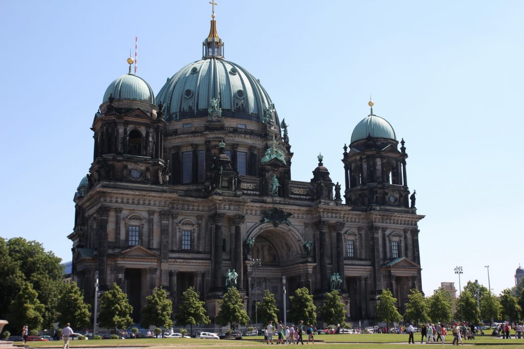 Berlin Hauptstadt Städtetrip Städtereise Urlaub benbino Reisebericht Spree Eastside Galerie Fernsehturm Dom Kanzleramt Kuppel Berlin Brandenburger Tor KaDeWe Olympiastadion Potsdamer Platz Checkpoint Charly Reichstag