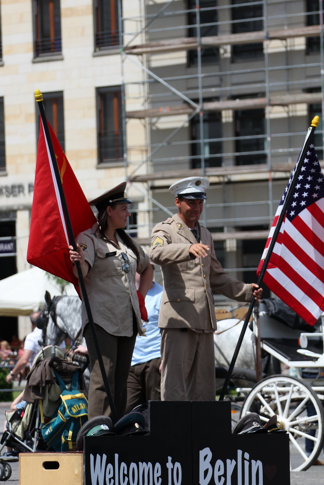 Berlin Hauptstadt Städtetrip Städtereise Urlaub benbino Reisebericht Spree Eastside Galerie Fernsehturm Dom Kanzleramt Kuppel Berlin Brandenburger Tor KaDeWe Olympiastadion Potsdamer Platz Checkpoint Charly Reichstag