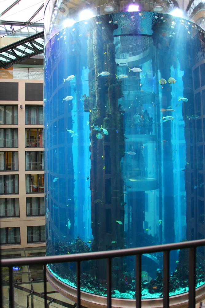 Berlin Hauptstadt Städtetrip Städtereise Urlaub benbino Reisebericht Spree Eastside Galerie Fernsehturm Dom Kanzleramt Kuppel Berlin Brandenburger Tor KaDeWe Olympiastadion Potsdamer Platz Checkpoint Charly Reichstag