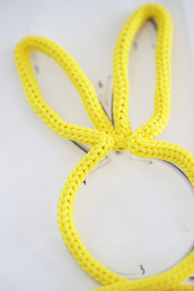 benbino, diy, osterhase, ostern, Geschenk, Geschenkverpackung, Verpackung, Kordel, Trikotin, Tricotin, Makramee, Strickschlauch, Strickliesel, Draht, Basteldraht, Chiffon, Tüll, Organza