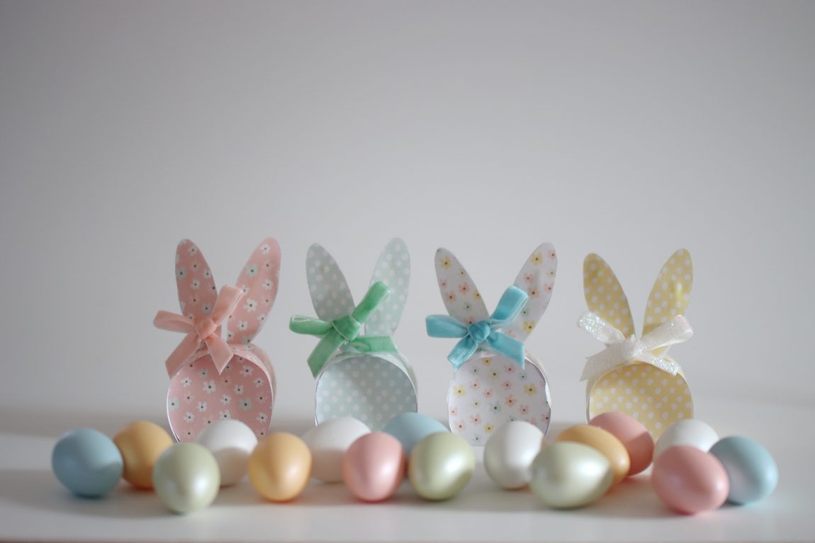 DIY, kostenlose Anleitung, Ostern, Ostergeschenk, Osterverpackung, Geschenkverpackung, ausdrucken, ausschneiden, download, freebie, Osterhase, Hase, Hasenverpackung, Süßigkeit, benbino