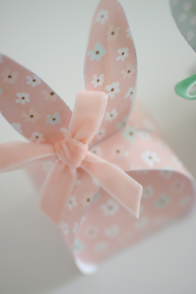 DIY, kostenlose Anleitung, Ostern, Ostergeschenk, Osterverpackung, Geschenkverpackung, ausdrucken, ausschneiden, download, freebie, Osterhase, Hase, Hasenverpackung, Süßigkeit, benbino