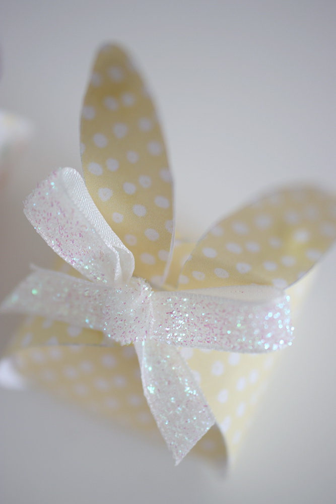 DIY, kostenlose Anleitung, Ostern, Ostergeschenk, Osterverpackung, Geschenkverpackung, ausdrucken, ausschneiden, download, freebie, Osterhase, Hase, Hasenverpackung, Süßigkeit, benbino