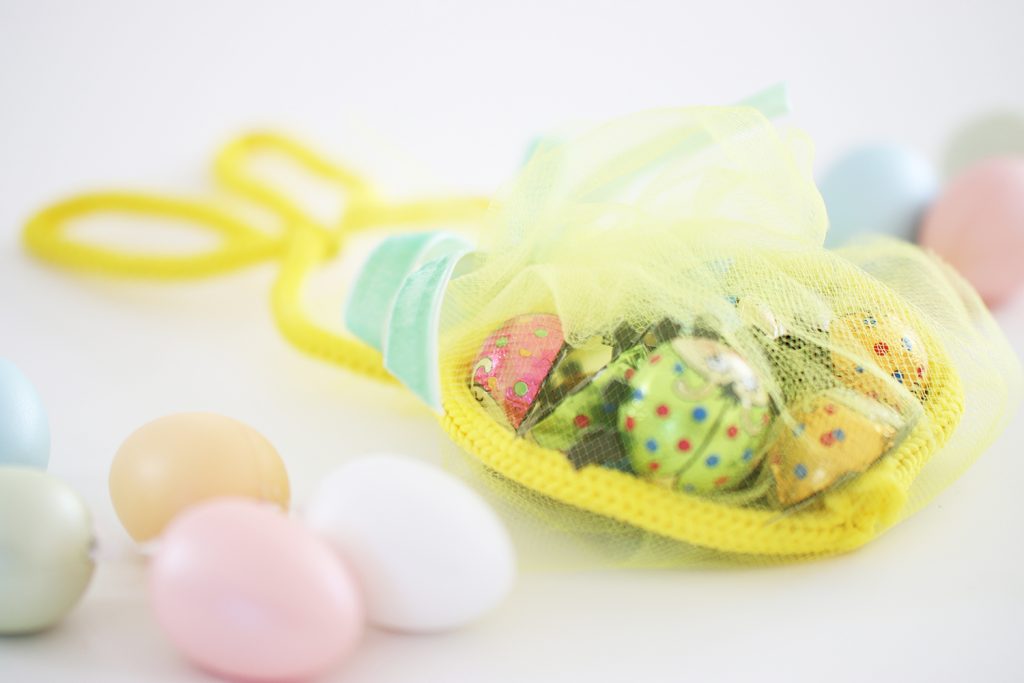 benbino, diy, osterhase, ostern, Geschenk, Geschenkverpackung, Verpackung, Kordel, Trikotin, Tricotin, Makramee, Strickschlauch, Strickliesel, Draht, Basteldraht, Chiffon, Tüll, Organza