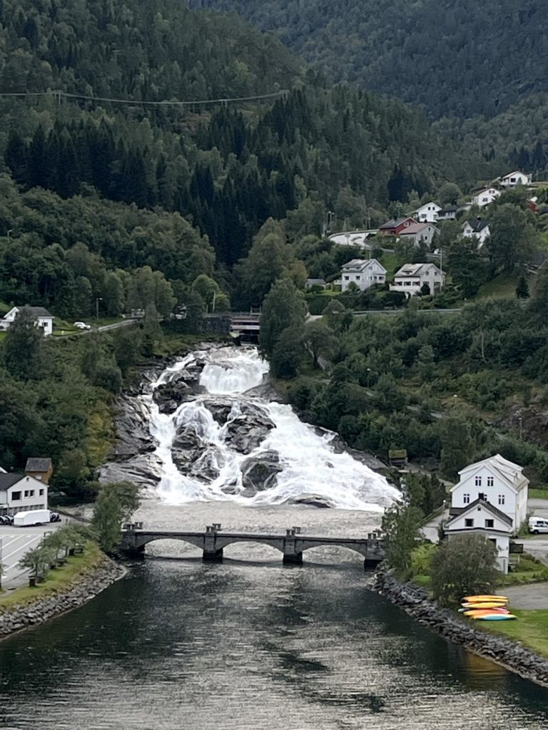 Norwegen, norway, norge, Schiffsreise, Kreuzfahrt, Mein Schiff, Nordkap, benbino, Hellesylt