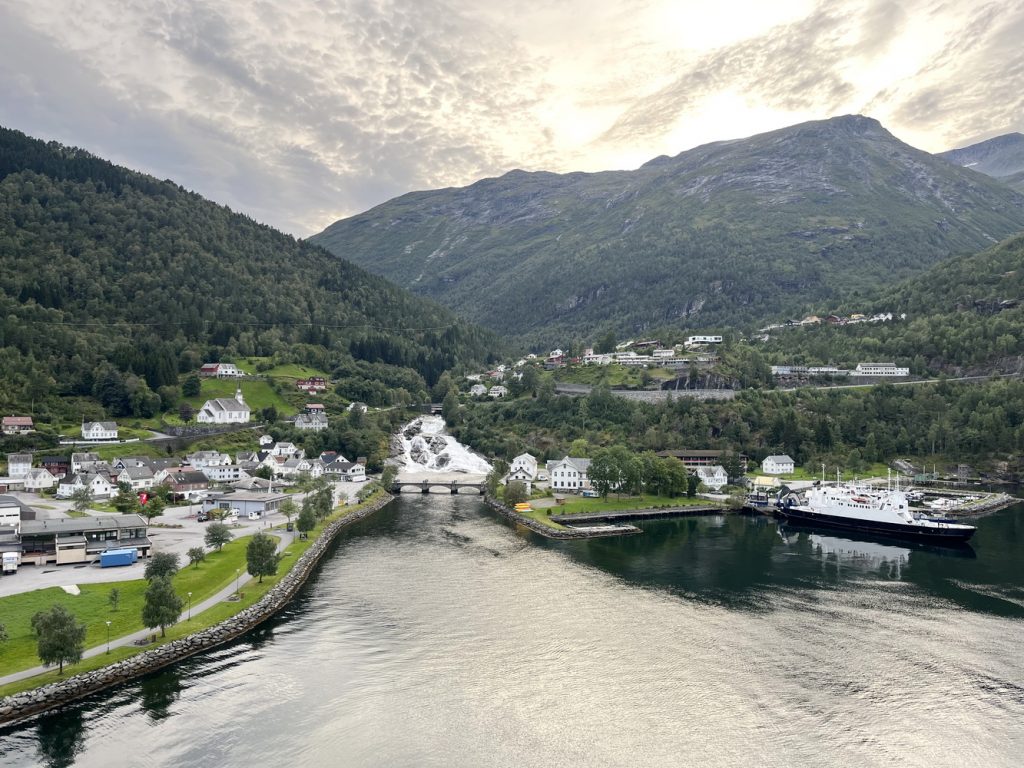 Norwegen, norway, norge, Schiffsreise, Kreuzfahrt, Mein Schiff, Nordkap, benbino, Hellesylt