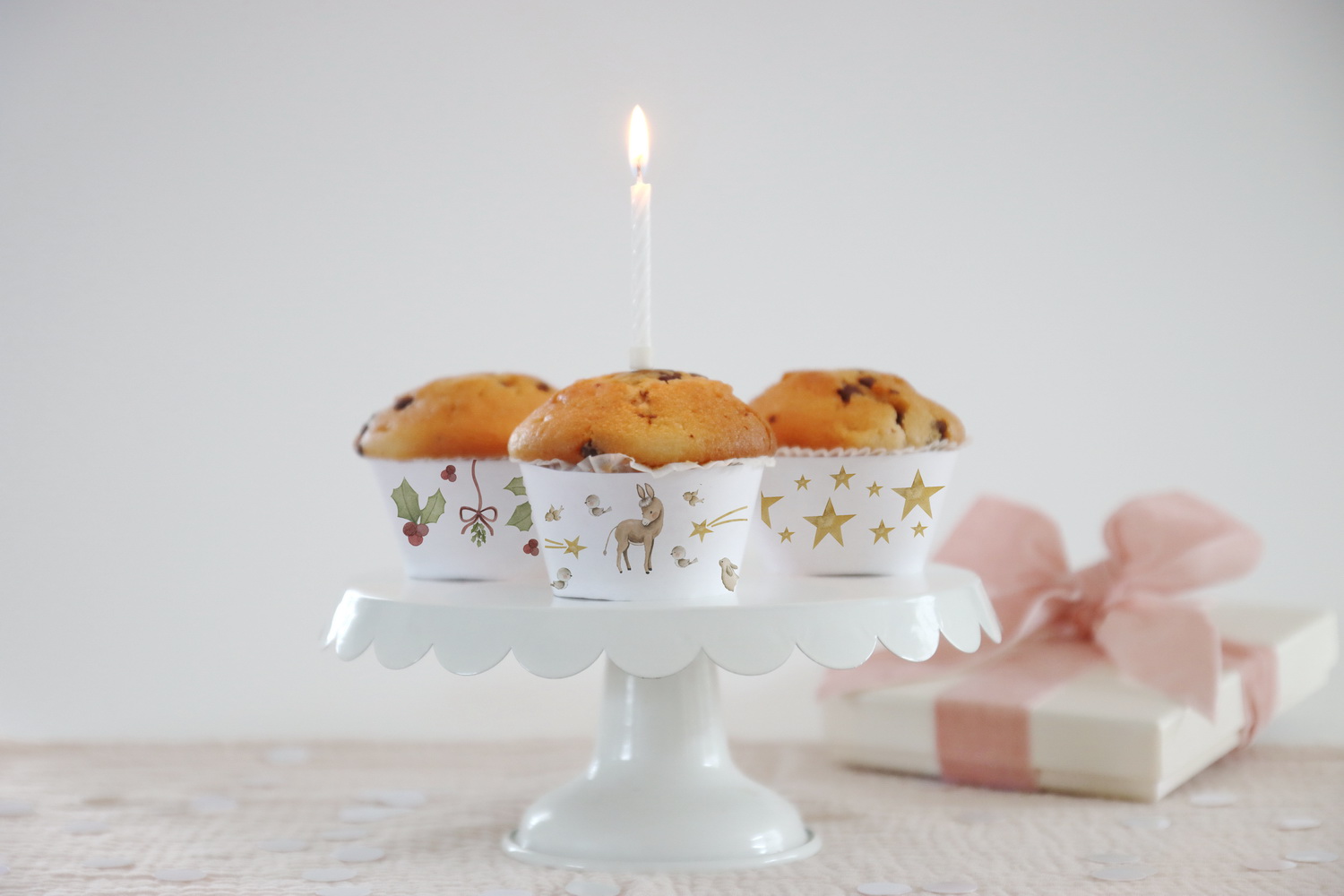 BENBINO, Tischkarten, Weihnachten, Christmas, Weihnachtsgeschichte, Krippe, Namenskarten, Platzkarten, Weihnachtsdeko, Weihnachtsessen, Weihnachtstafel, Gäste, Familienfeier, Familie, Cake Topper, Caketopper, Weihnachtstorte, Tortendeko, Topper, Muffins, Banderolen, Muffinbanderolen